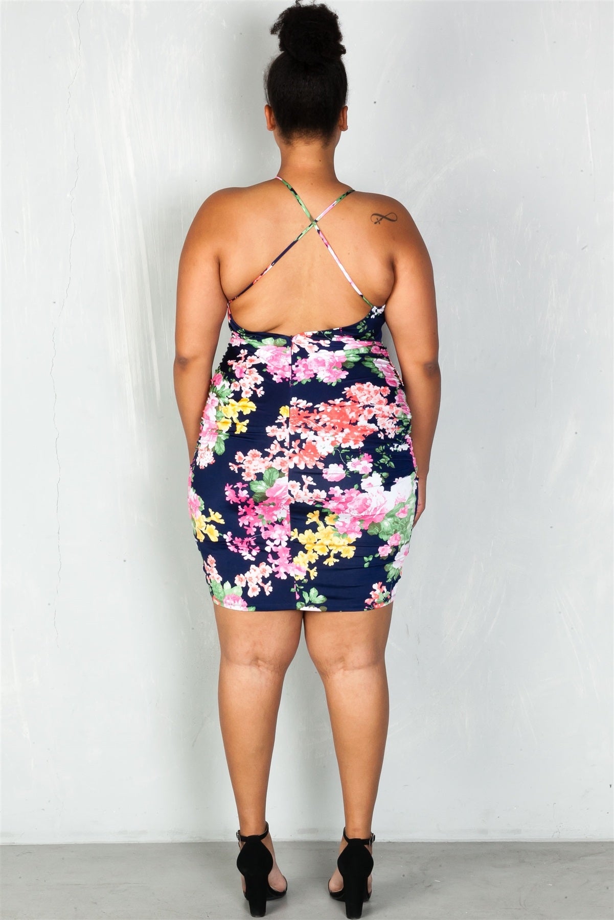 Ladies fashion plus size round neck floral print cross strap ruched bodycon mini dress