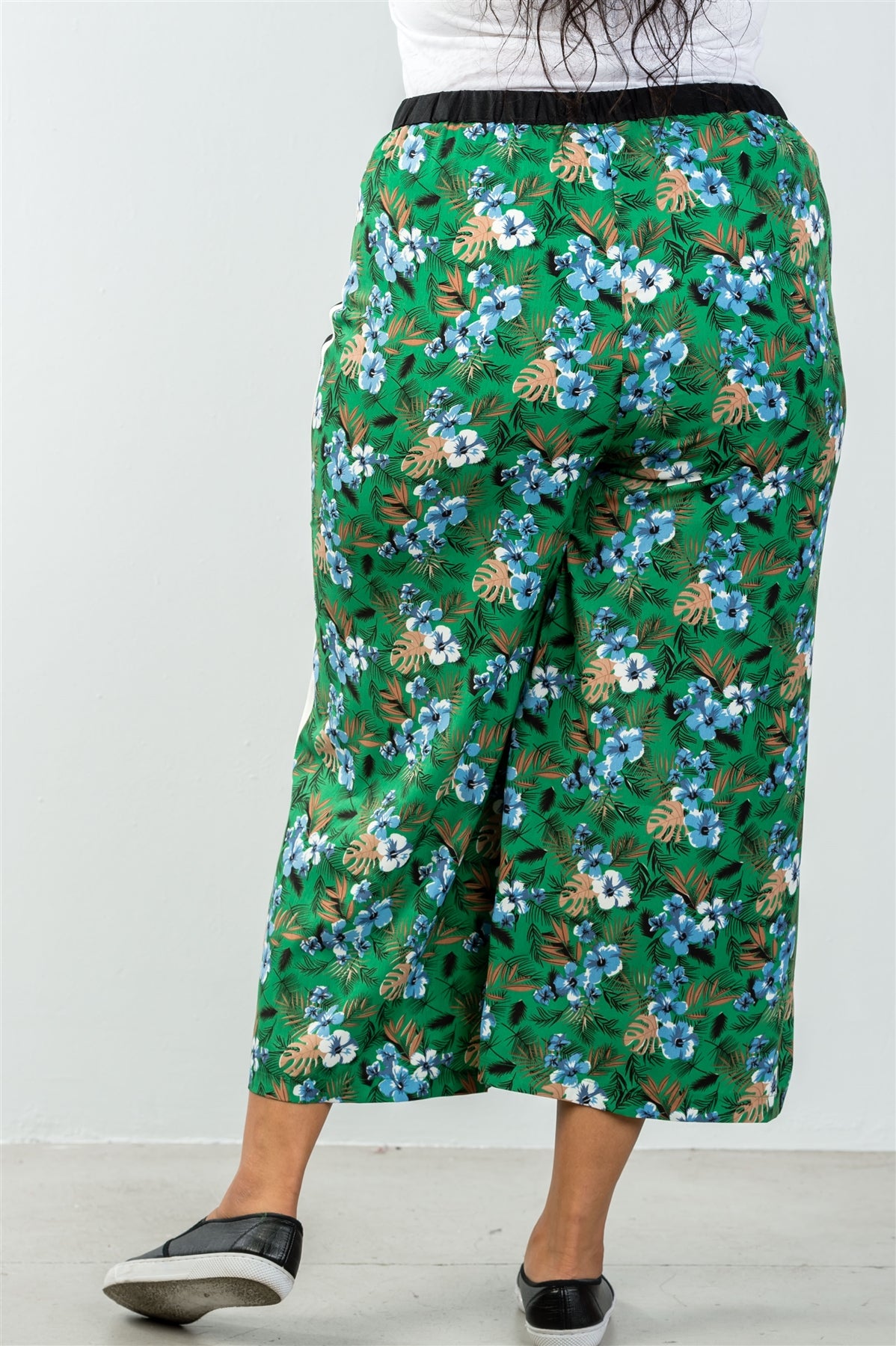 Ladies fashion plus size wide leg green contrast side floral print cropped pants