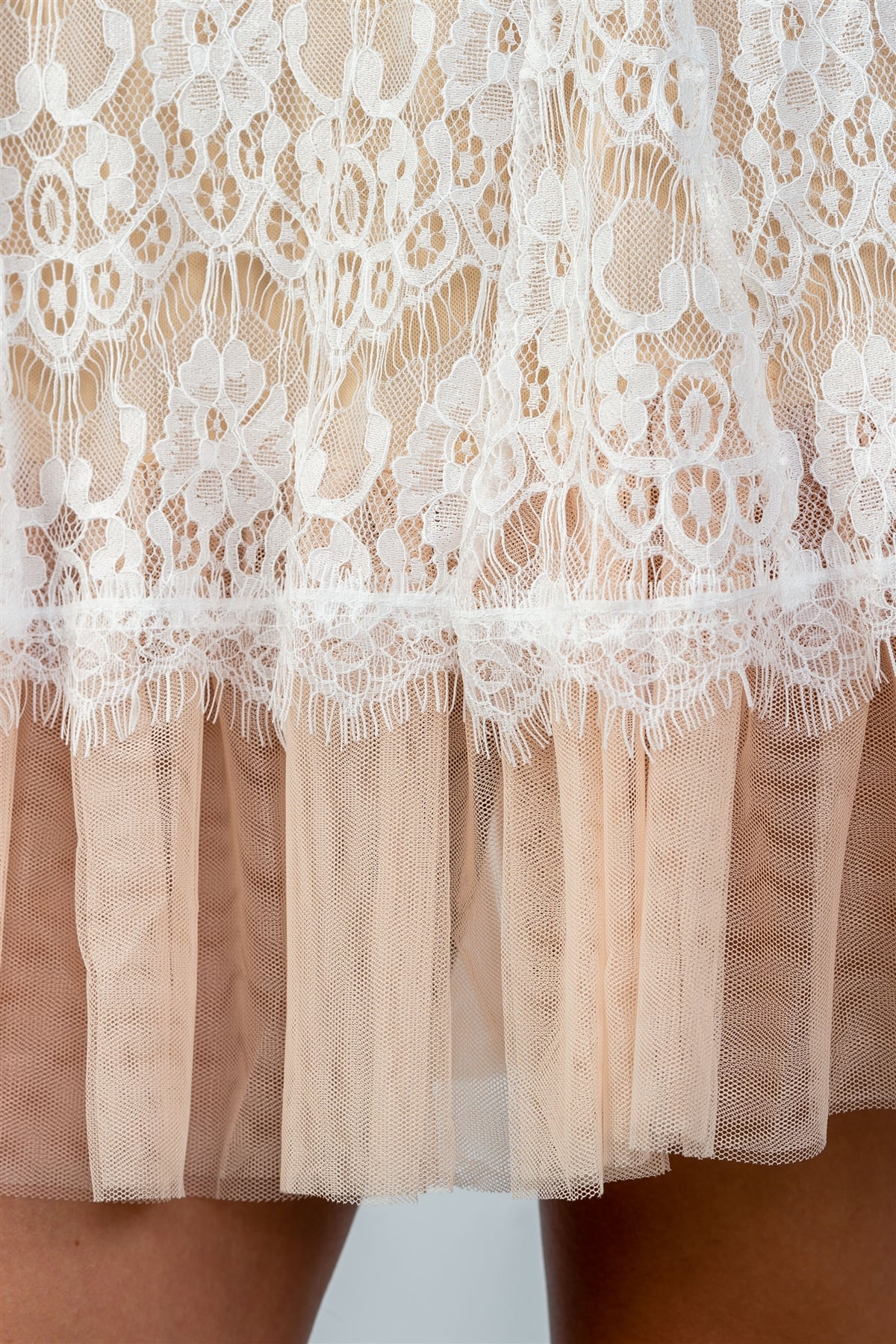 Ladies fashion sleeveless lace contrast tulle hem mini dress