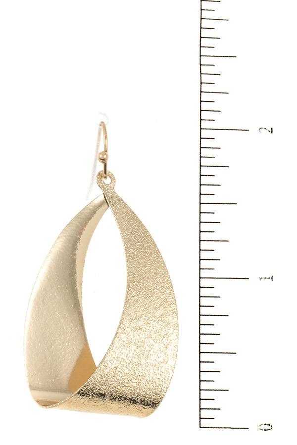 Loop texture drop earring