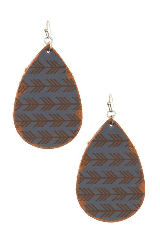 Arrow etched teardrop earring