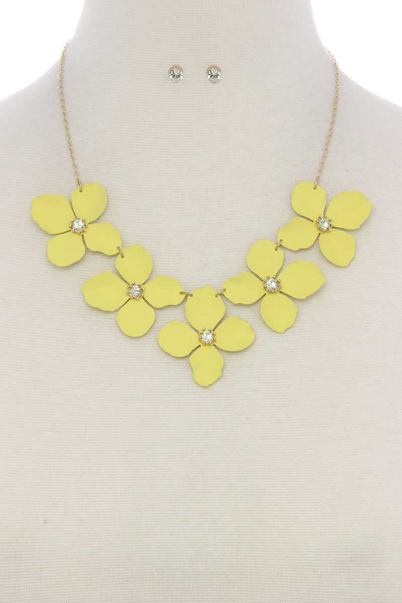Floral rhinestone center short necklace