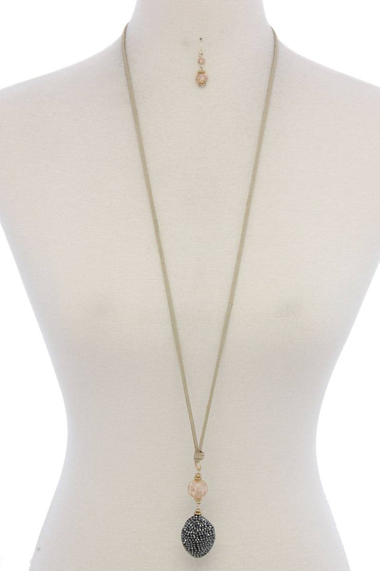 Beaded oval shape pendant ling necklace