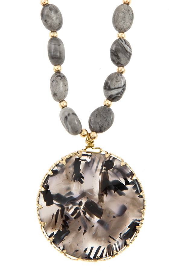 Waved acetate circle pendant necklace