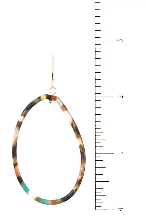 Wavy oval resin cut out dangle earring