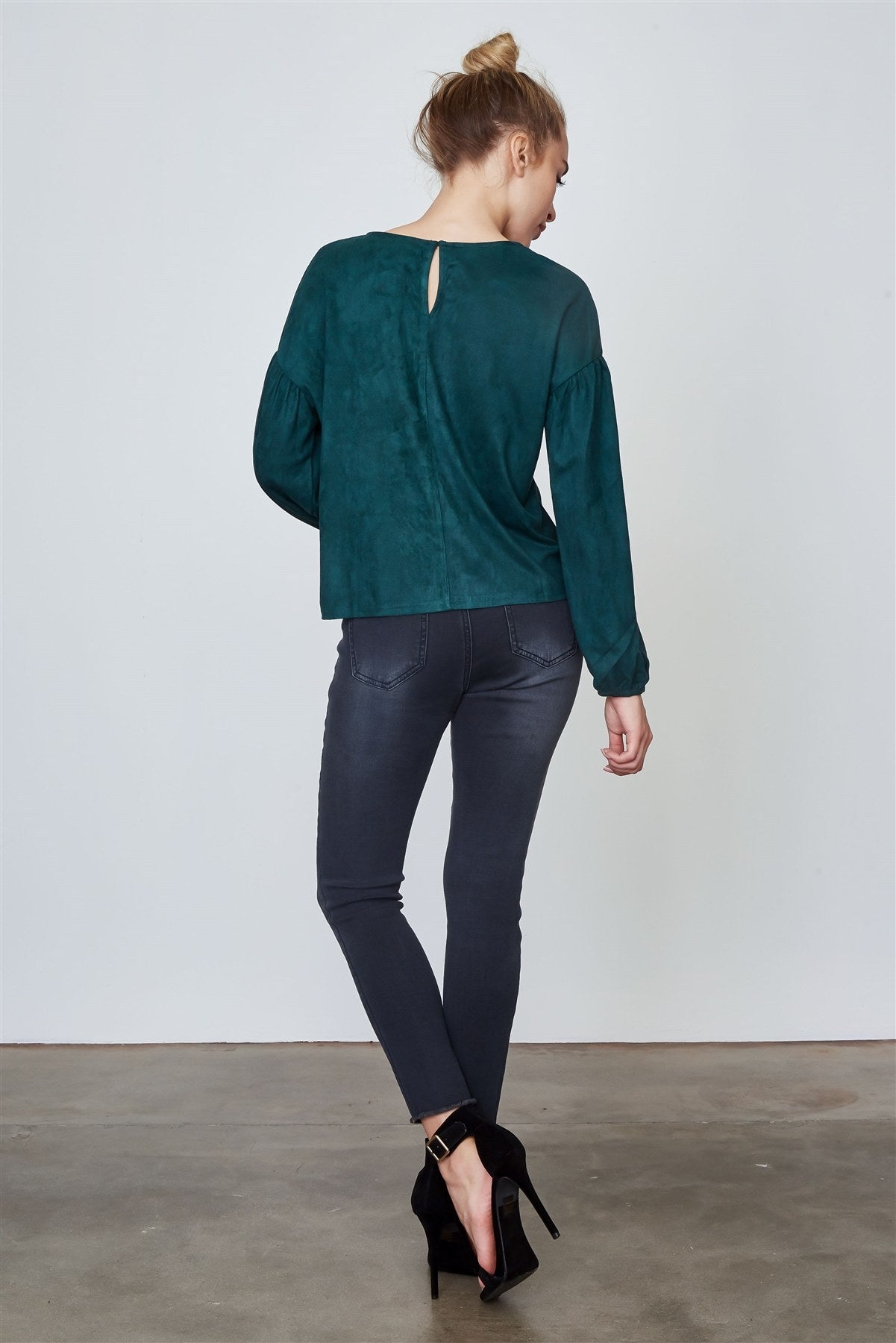 Ladies fashion velvet laced up top