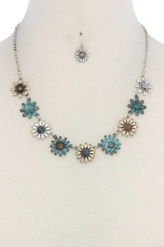Metal flower short necklace