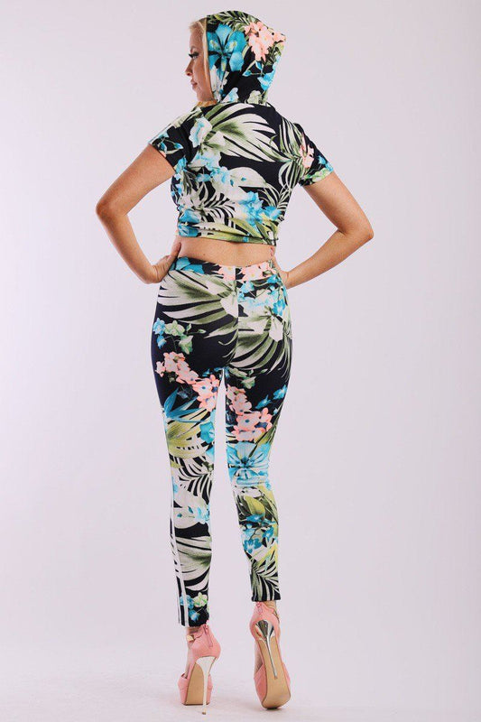 Leaf Print And Striped Side Contrast 2 Pieces Set Includes A Hooded Cropped Top With Short Sleeves And A High Waist Full Leggings