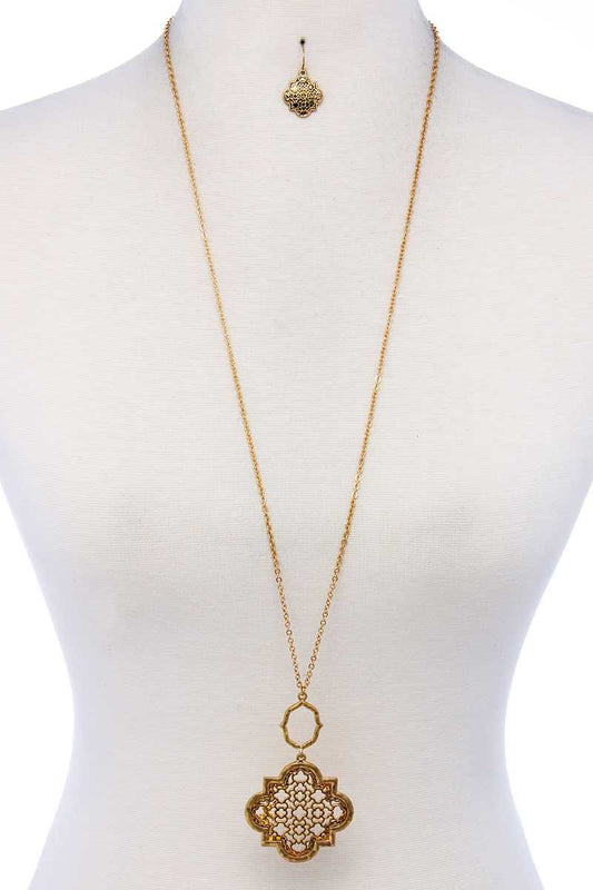 Designer Fashion Pattern Pendant Necklace And Earring Set