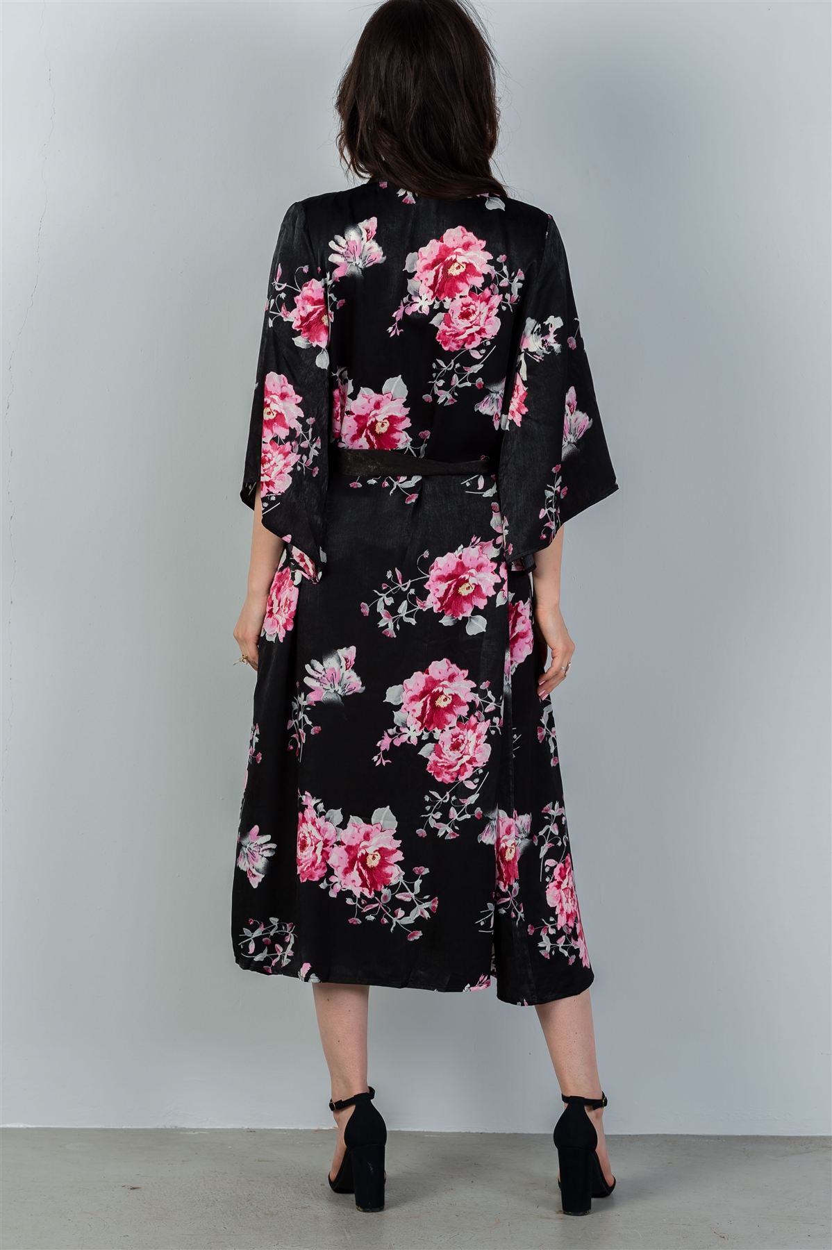 Ladies fashion black & pink floral print kimono-robe