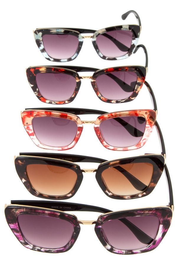 Color tortoise framed sunglasses