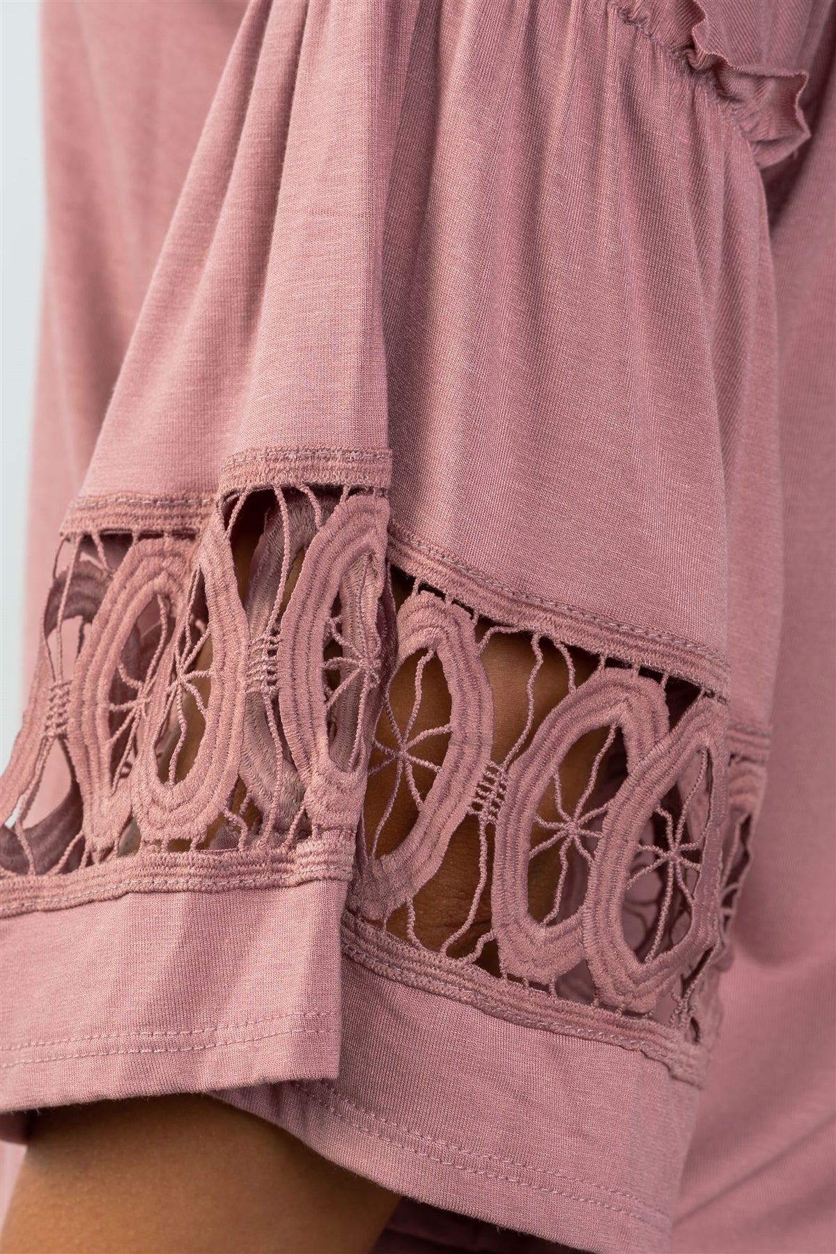 Ladies fashion 3/4 sleeves crochet-trim gathered-sleeve top