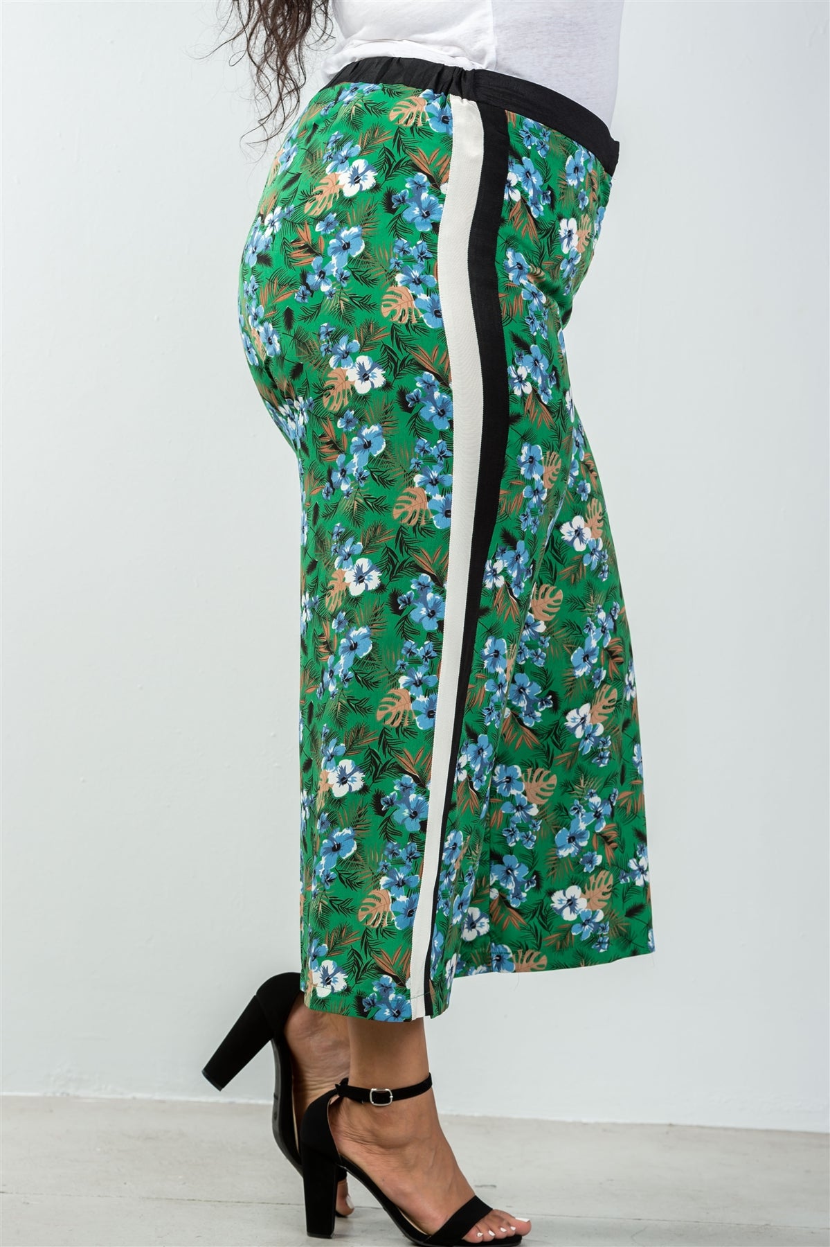 Ladies fashion plus size wide leg green contrast side floral print cropped pants
