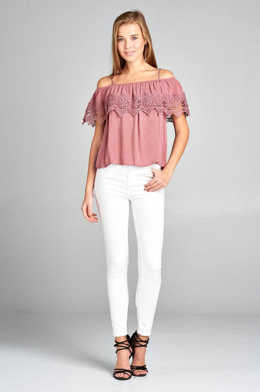 Ladies fashion open shoulder flounce w/crochet lace crinkle gauze woven top