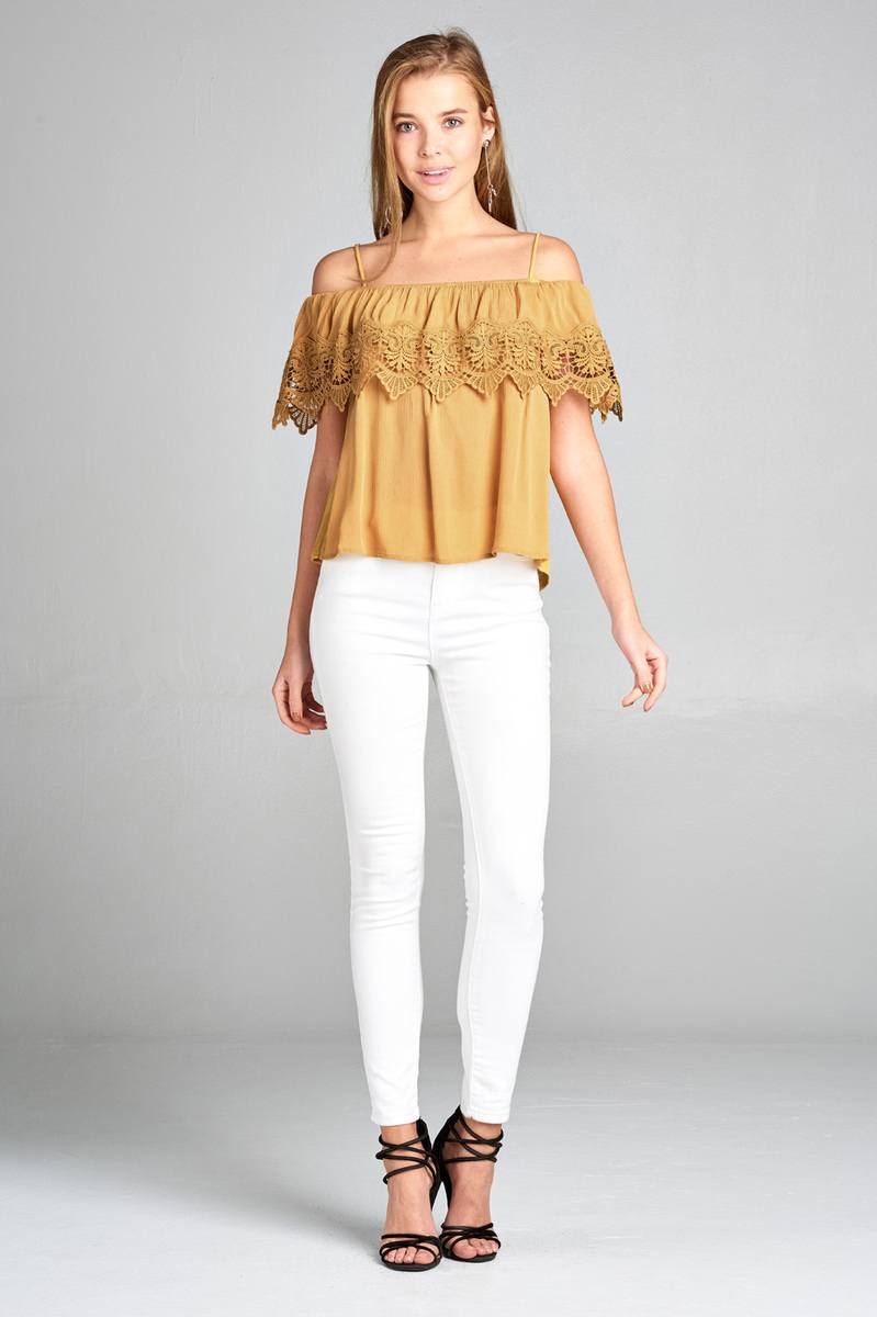 Ladies fashion open shoulder flounce w/crochet lace crinkle gauze woven top