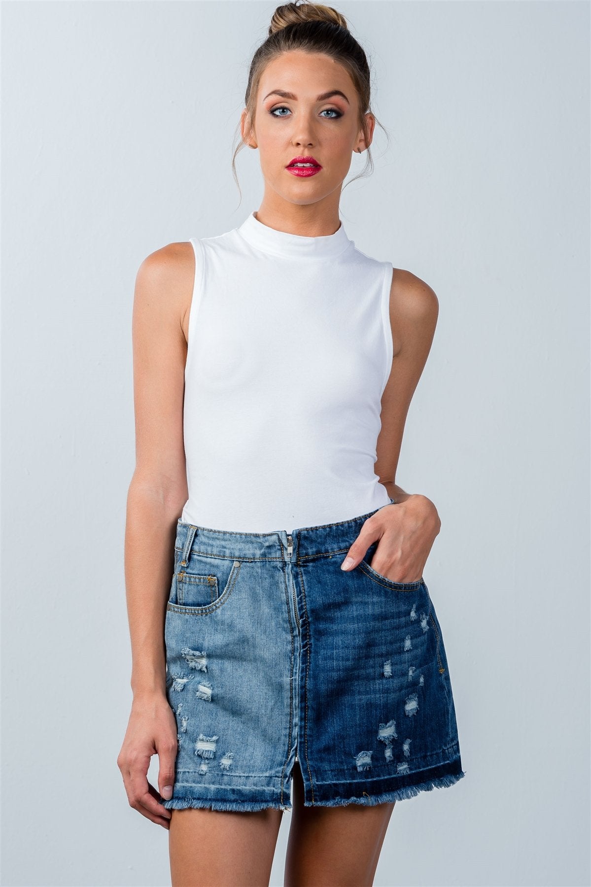 Ladies fashion full zip distress denim mini skirt