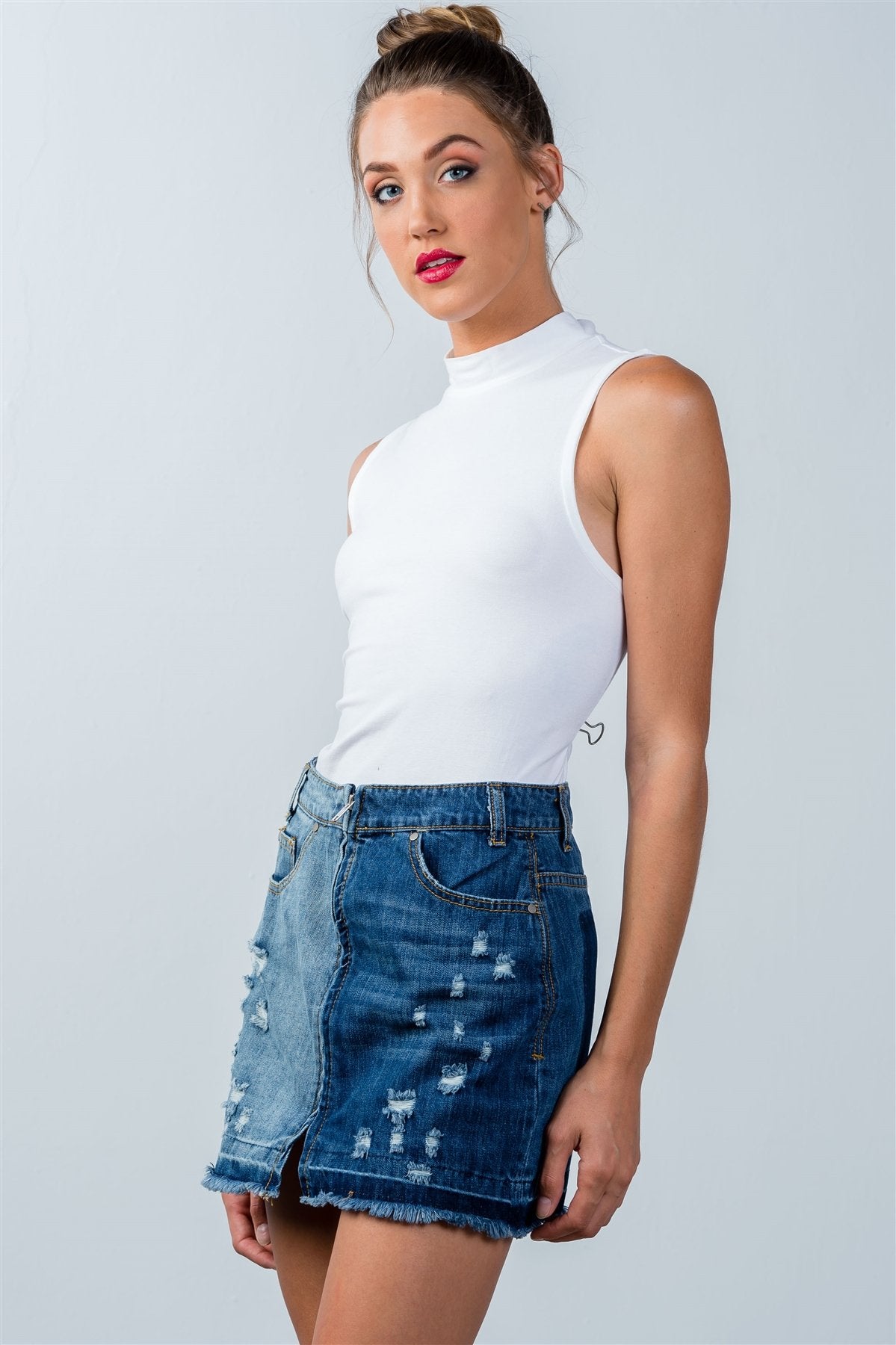 Ladies fashion full zip distress denim mini skirt