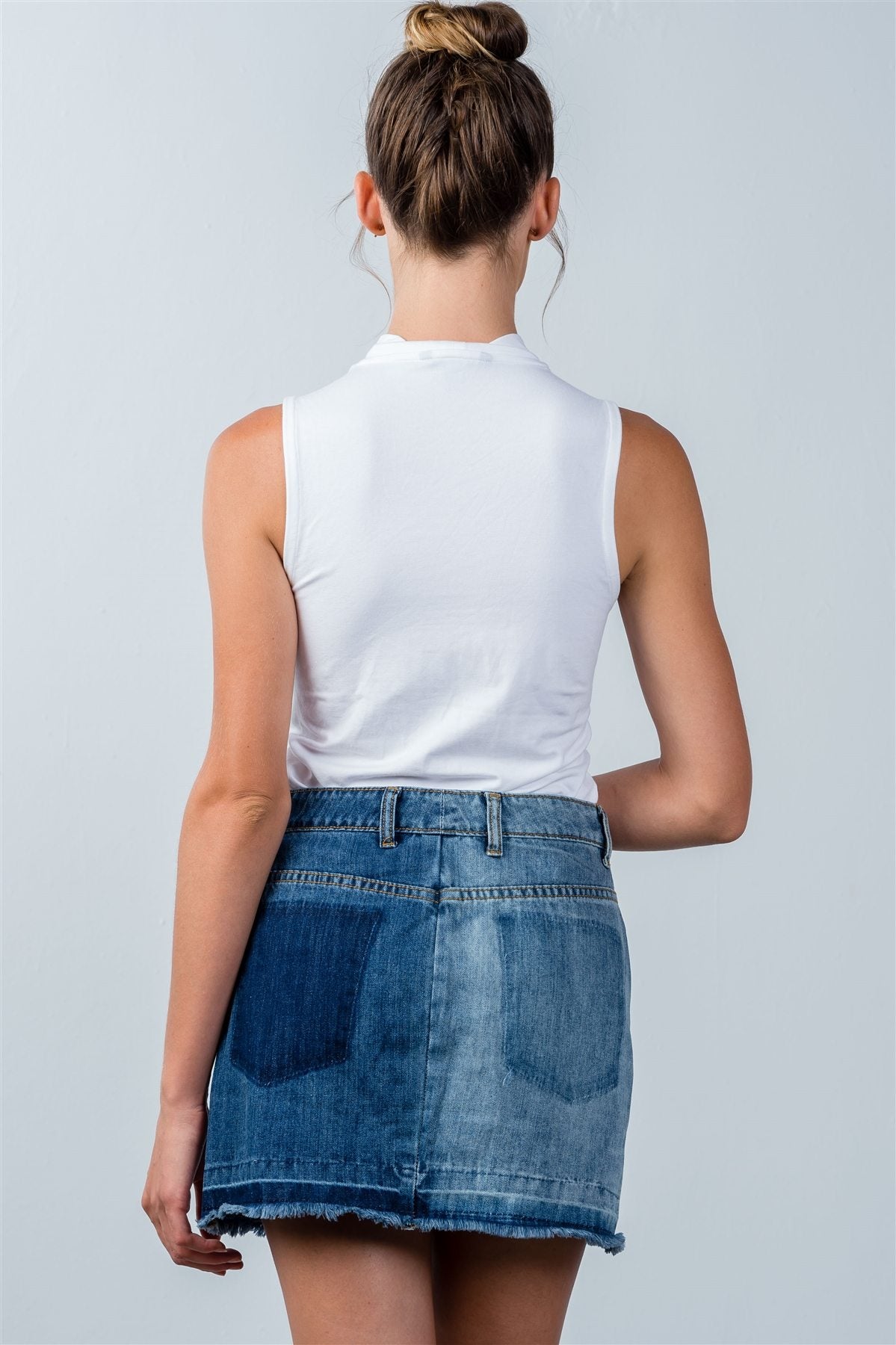 Ladies fashion full zip distress denim mini skirt