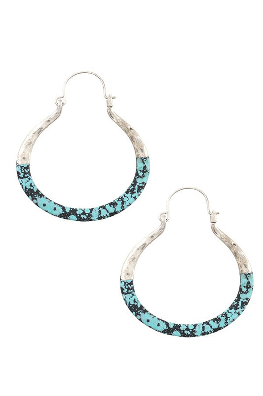 Two tone hammered accent earring