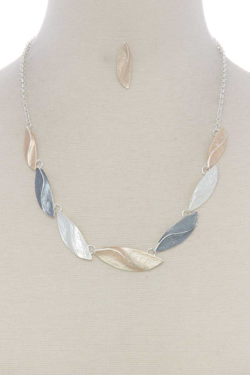 Long oval shape linked short necklace