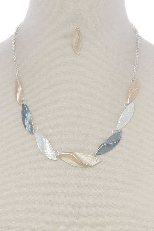 Long oval shape linked short necklace