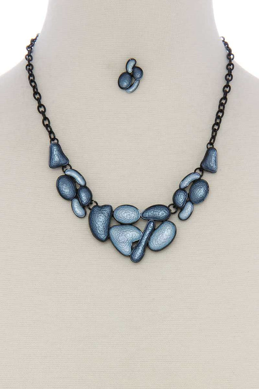 Geometric shape short necklace