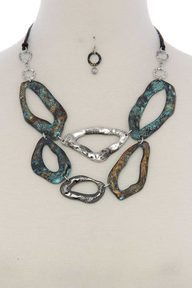 Patina geometric shape short necklace