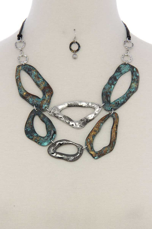 Patina geometric shape short necklace