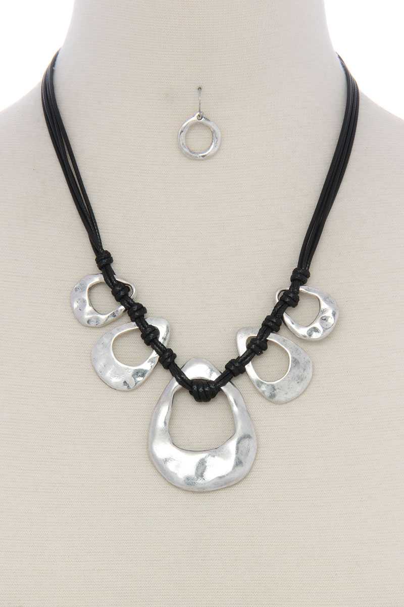 Hammered organic shape short necklace