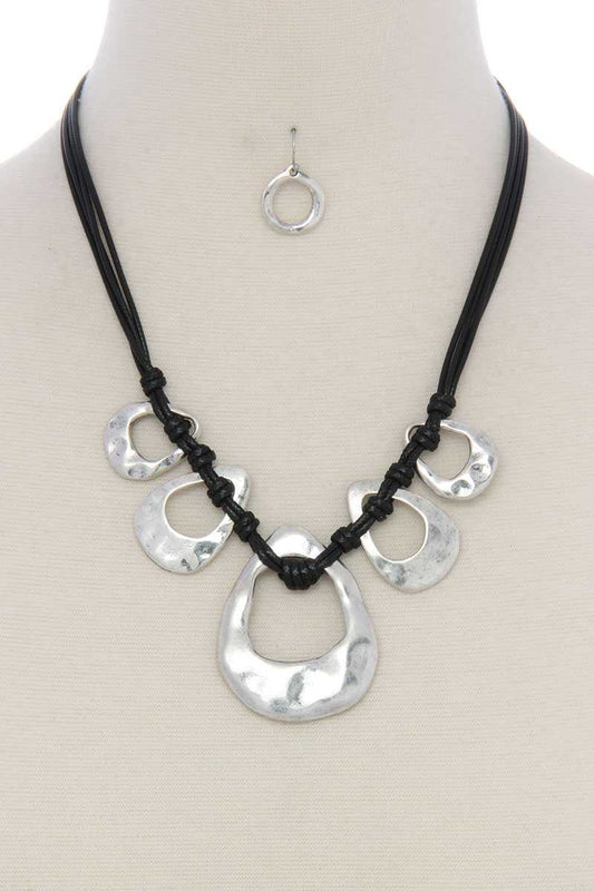 Hammered organic shape short necklace