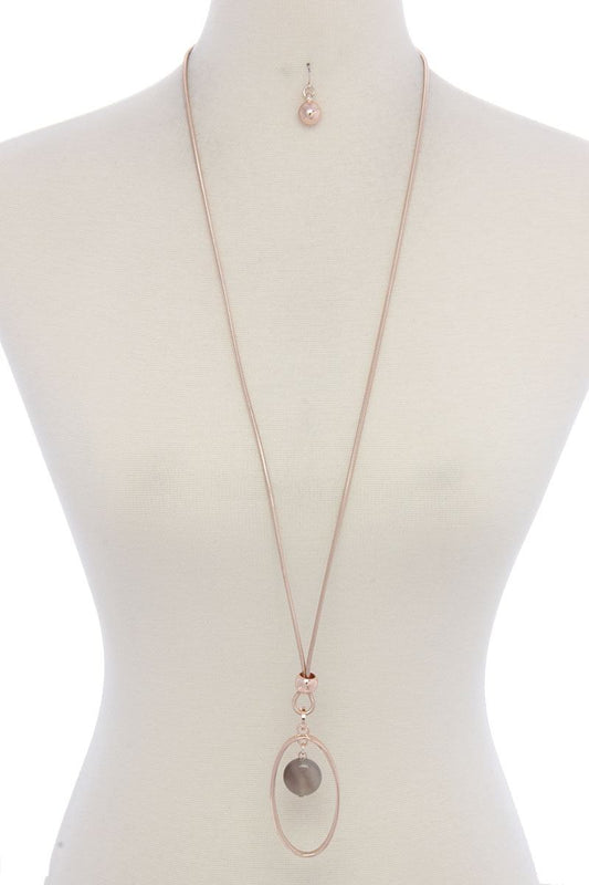 Oval shape bead pendant necklace