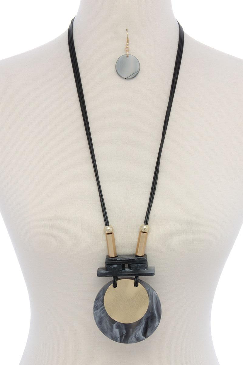 Acetate geometric shape pendant necklace