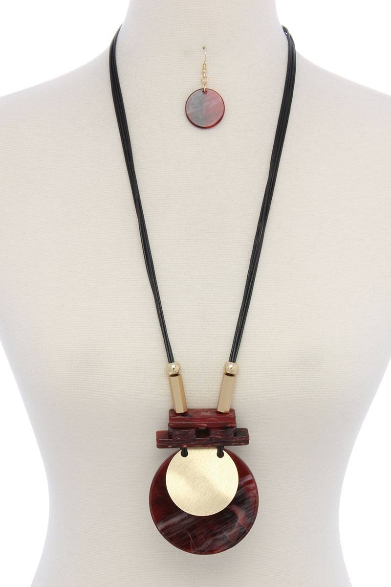 Acetate geometric shape pendant necklace