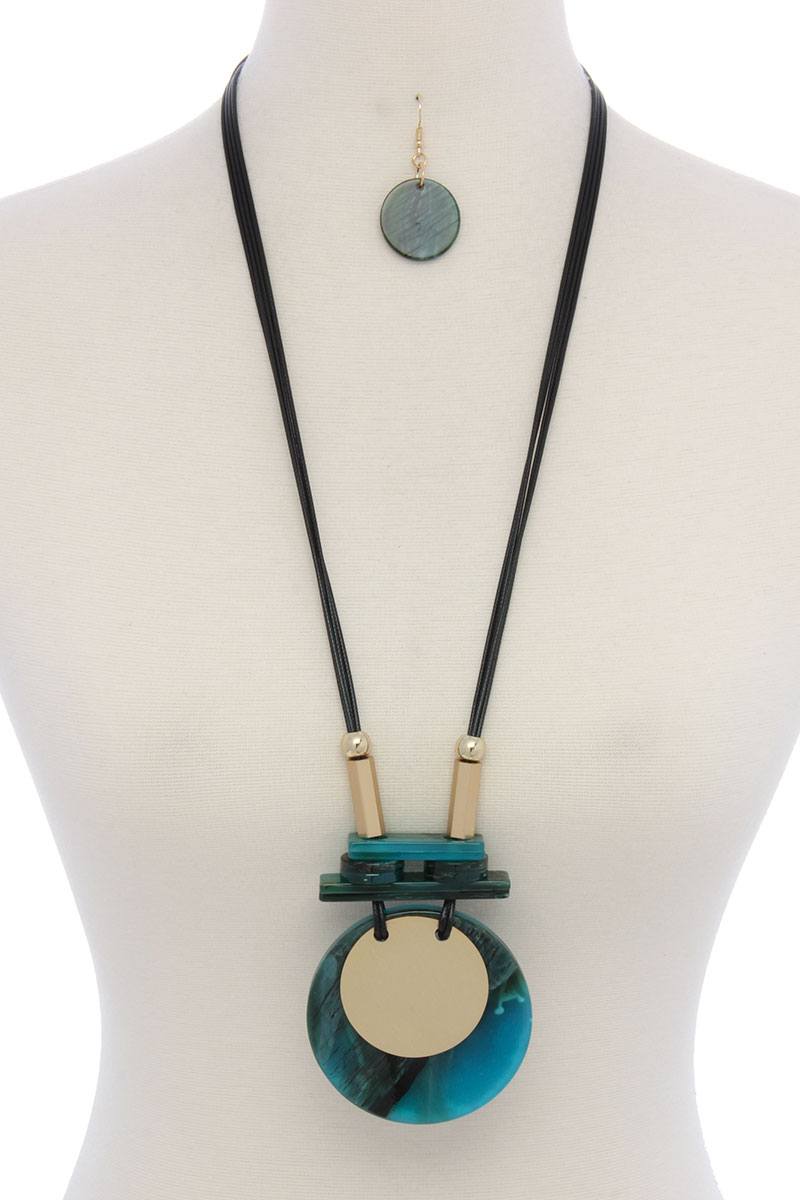 Acetate geometric shape pendant necklace