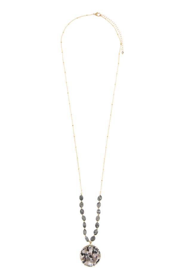 Waved acetate circle pendant necklace