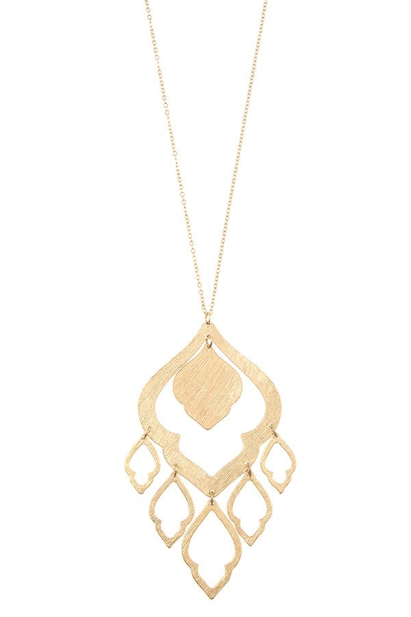 Elongated morocan cut out link pendant necklace