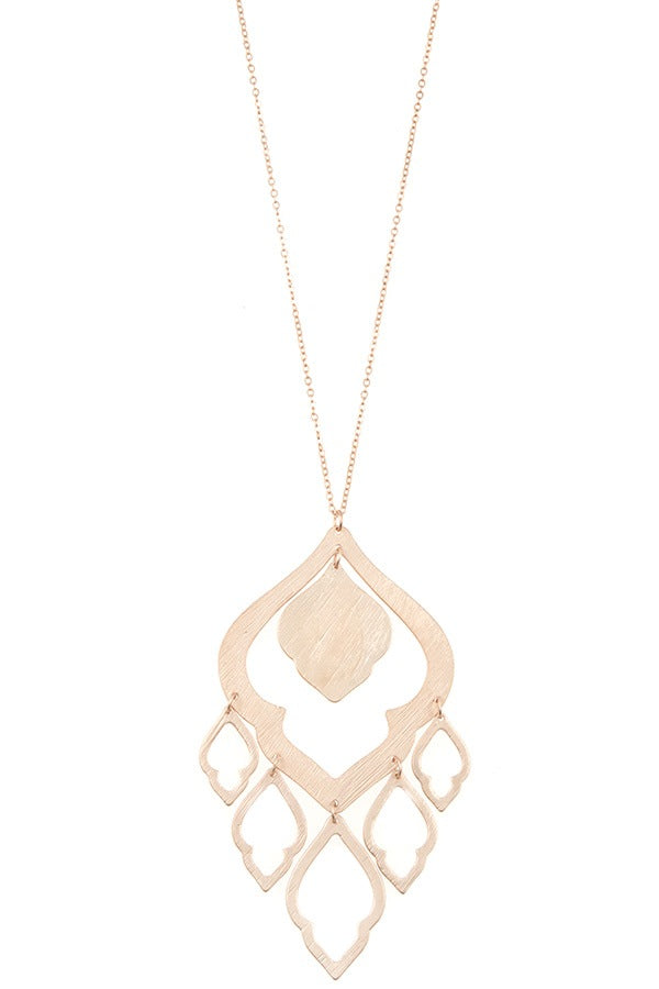 Elongated morocan cut out link pendant necklace
