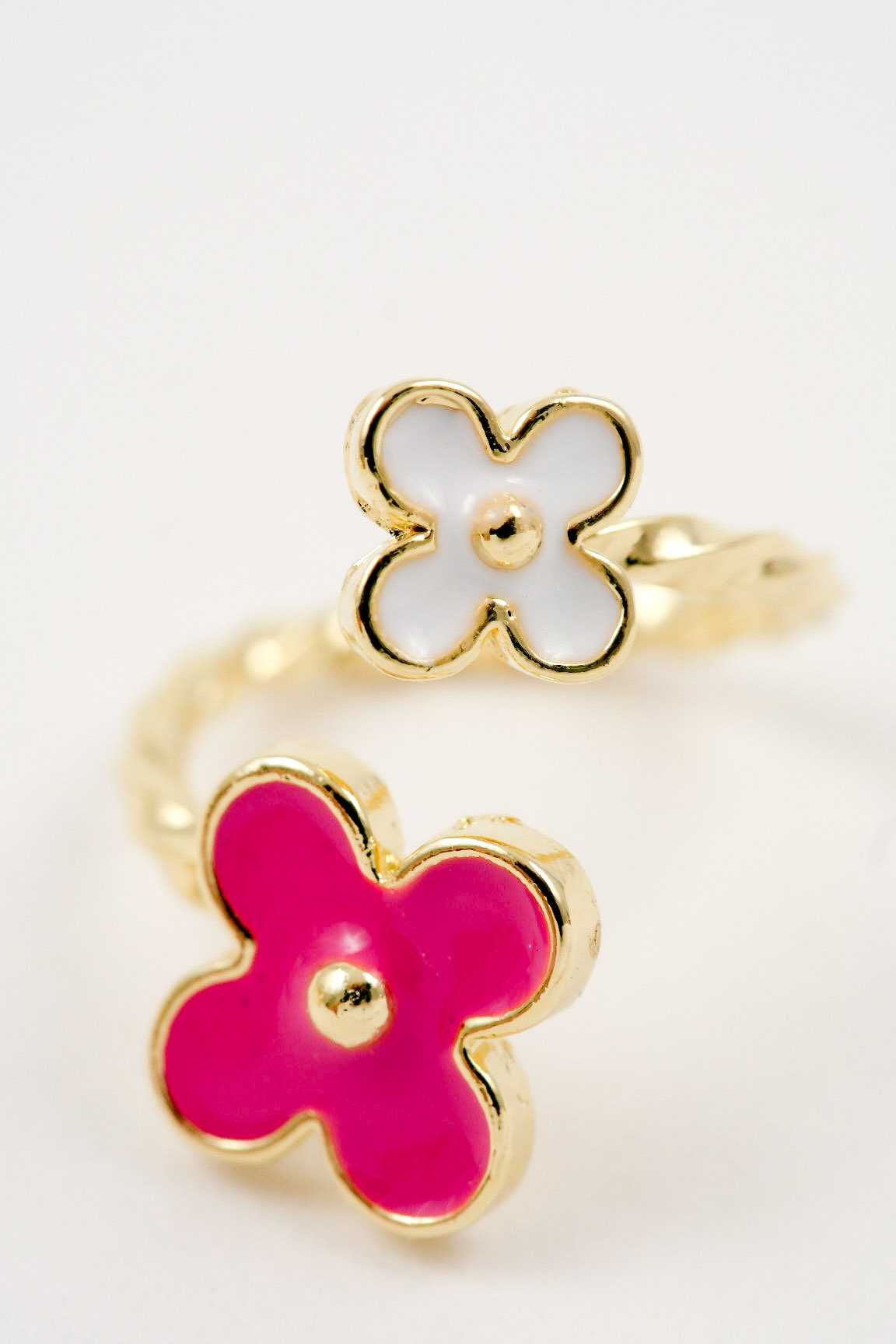 Acrylic flower knuckle ring-