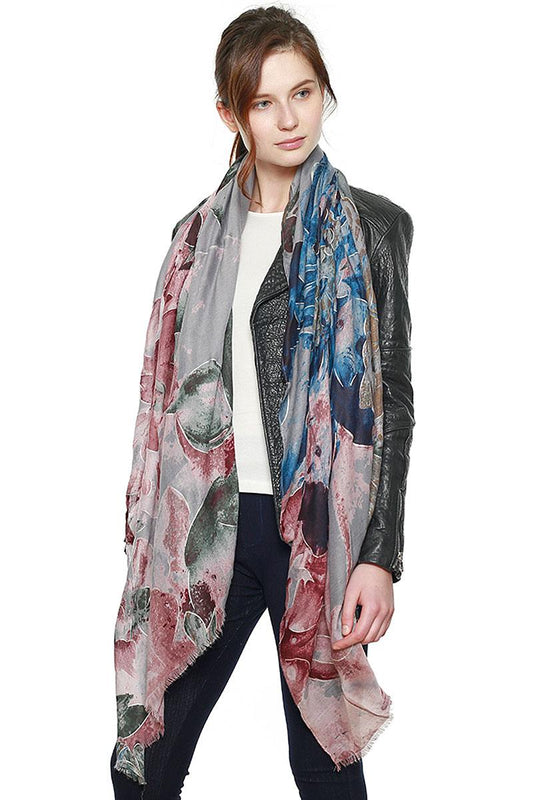 Floral pattern scarf w/ metallic accent