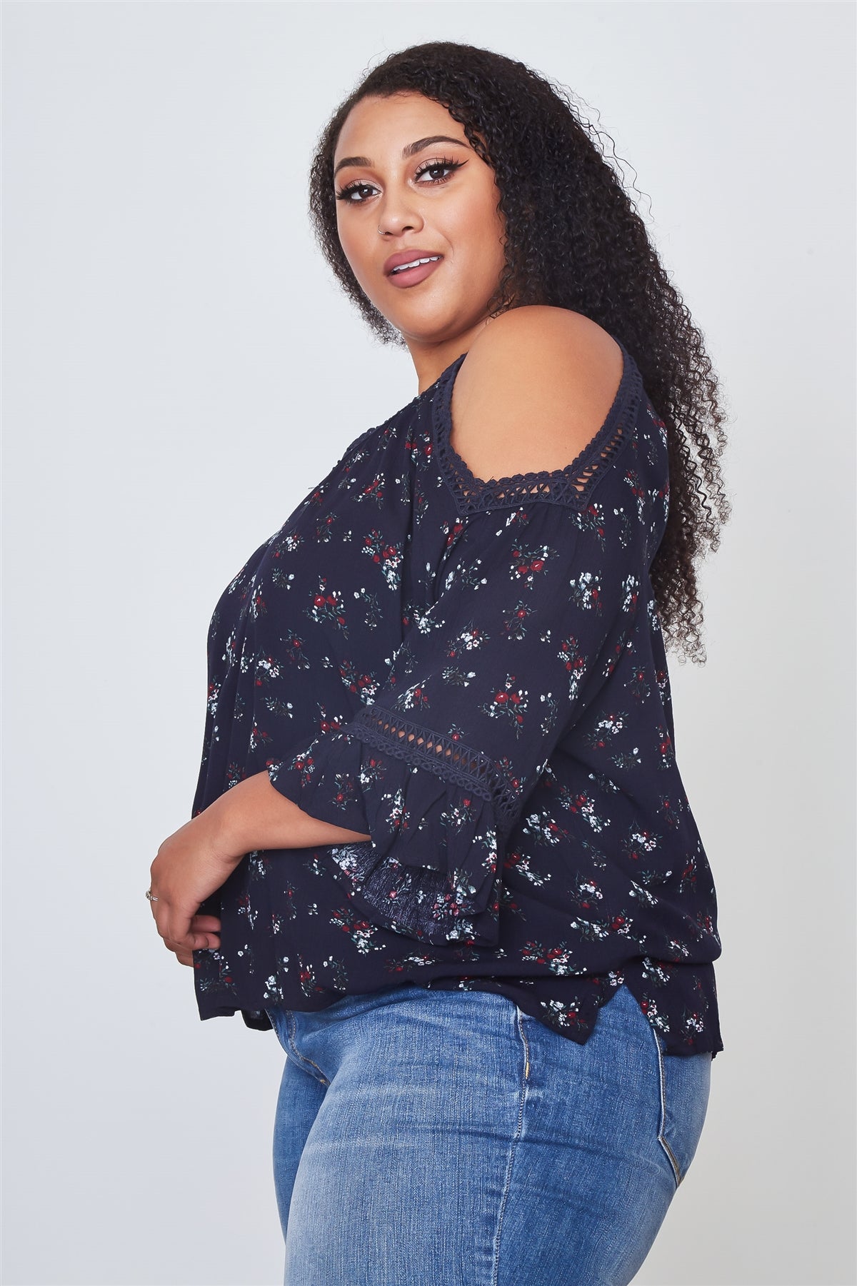 Ladies fashion plus size crochet trim cold shoulder boho top