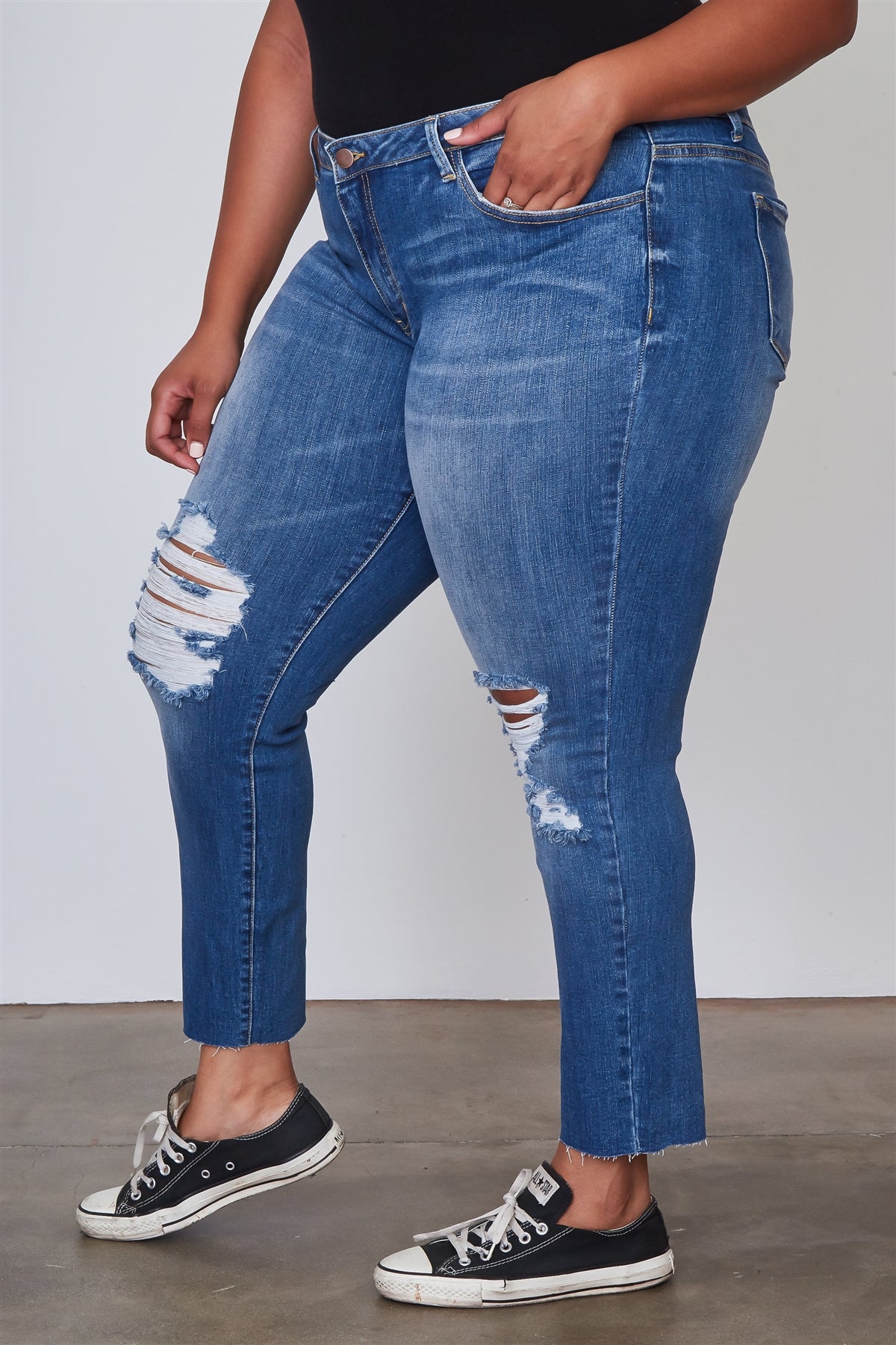 Ladies fashion plus size medium blue distressed denim skinny jeans