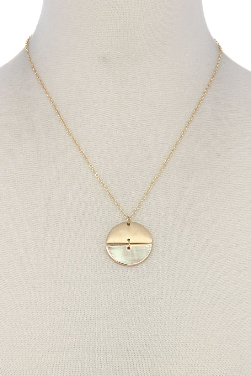 Half metal half pearl short necklace