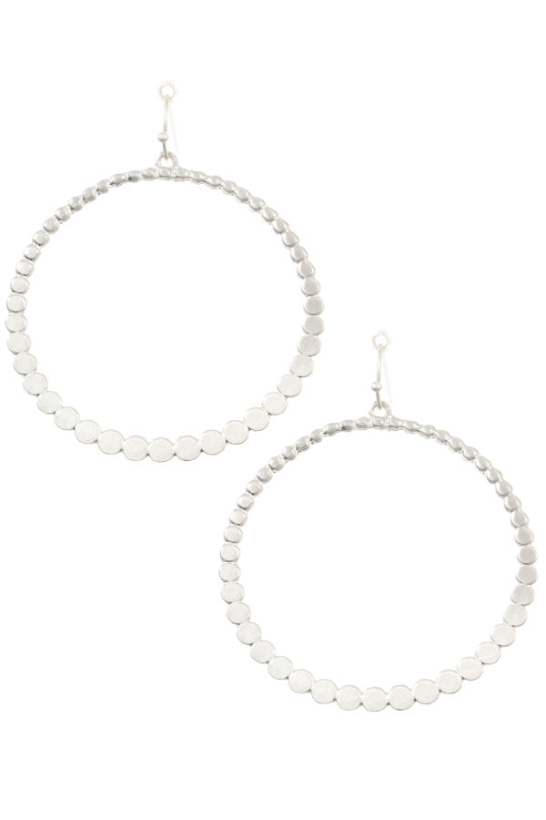Dotted detailed earring