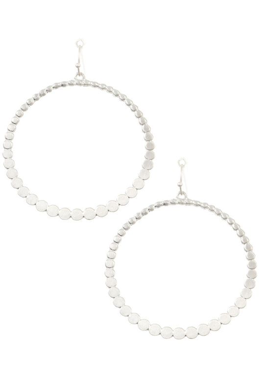 Dotted detailed earring