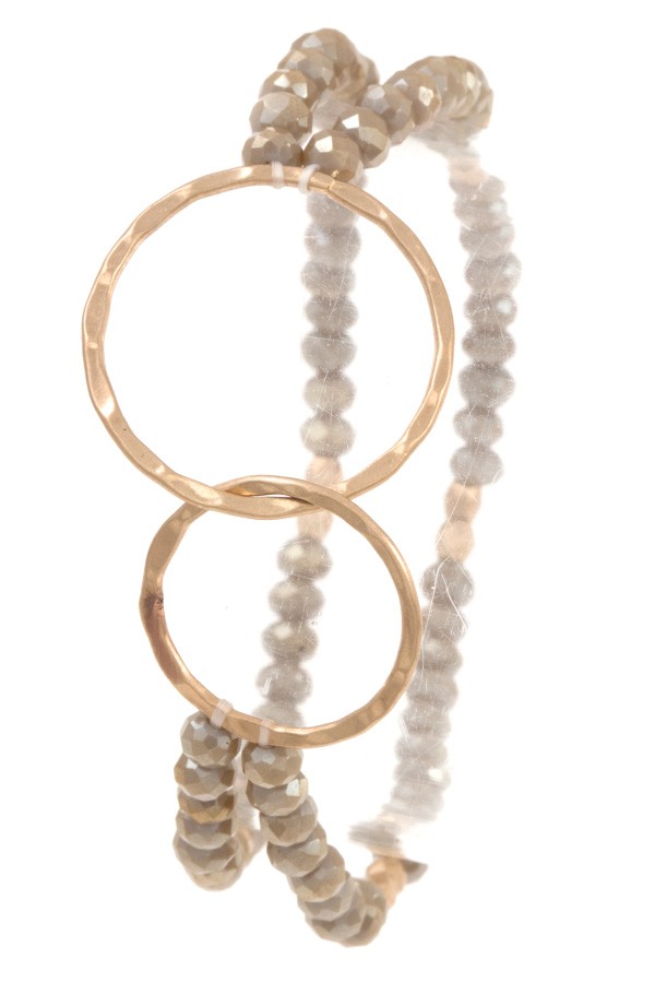 Interlocked circle beaded bracelet