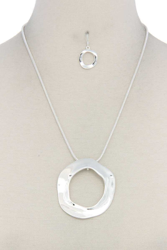 Cut Out Circle Pendant Necklace