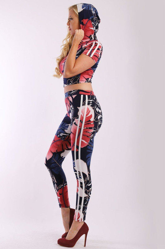 Leaf Print And Striped Side Contrast 2 Pieces Set Includes A Hooded Cropped Top With Short Sleeves And A High Waist Full Leggings