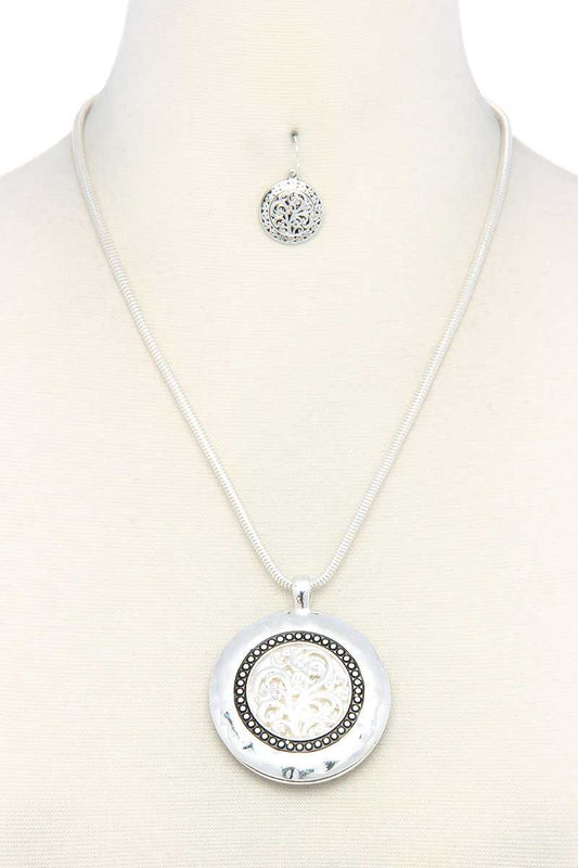 Filigree Round Metal Pendant Necklace