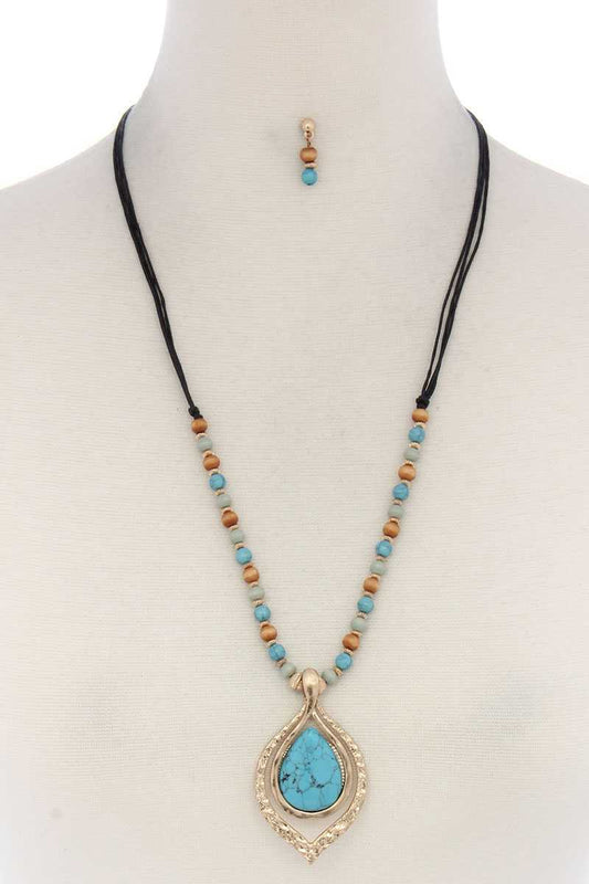 Hammered Pointed Oval Teardrop Pendant Beaded Necklace