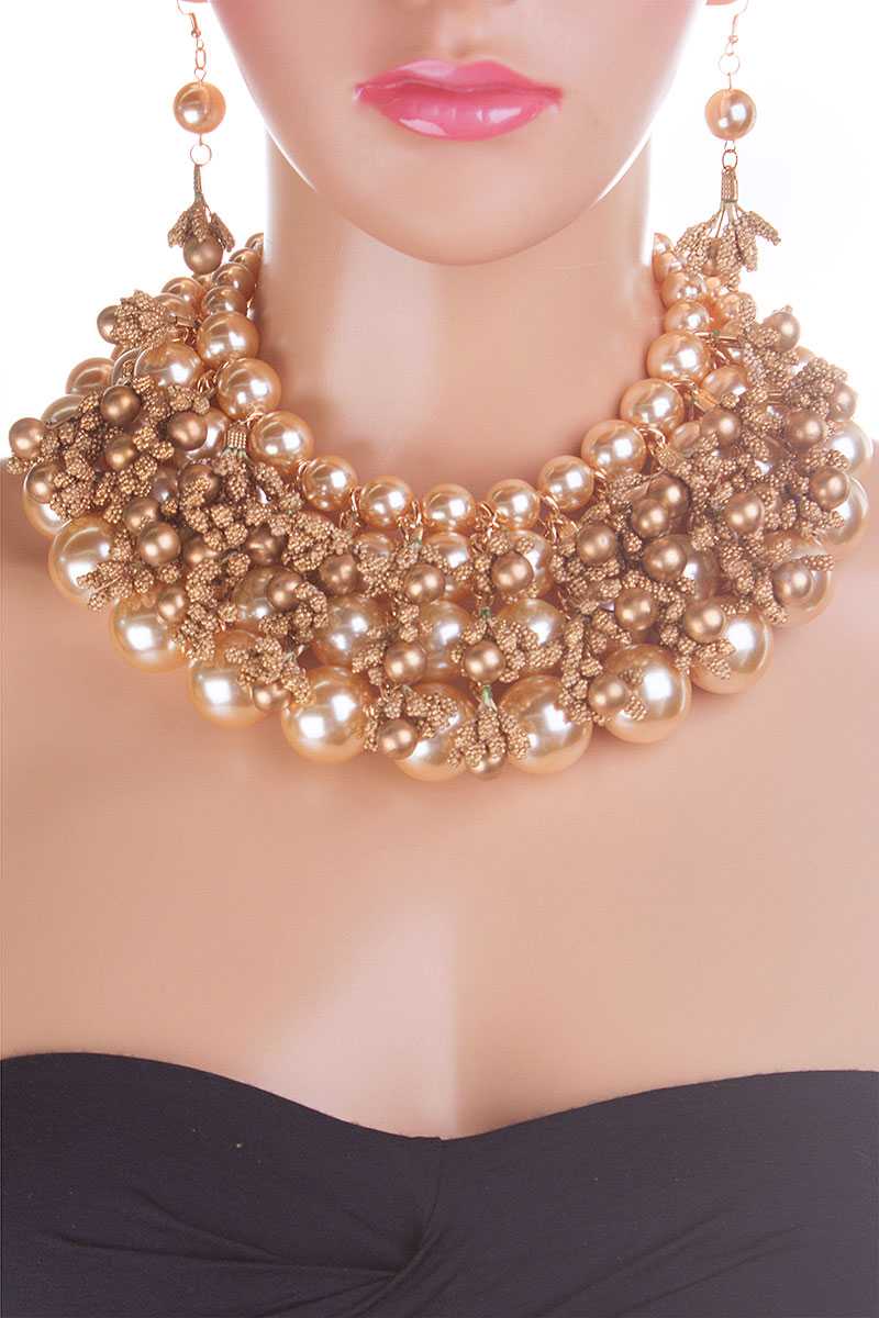 Pearl And Metallic Beads Chunky Necklace